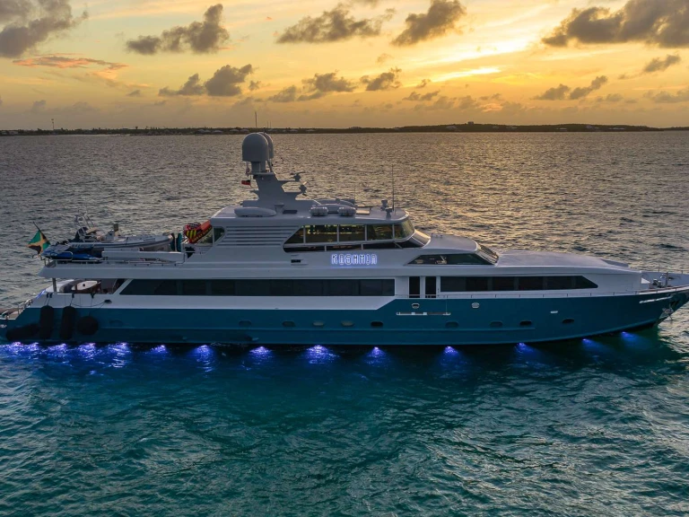 Louez un Splendor KASHMIR à Nassau