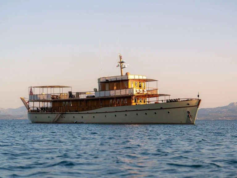 Location Yacht à Cannes -  OVER THE RAINBOW OF LONDON