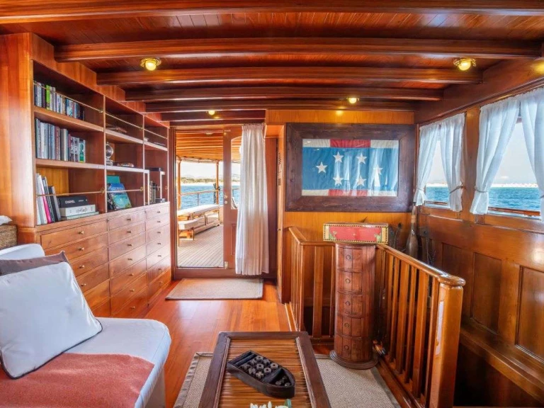 Location bateau  OVER THE RAINBOW OF LONDON à Cannes sur Samboat