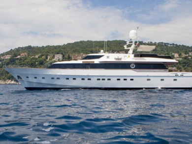 Hire Luxury Yacht W.A Souter & Sons with a boat licence
