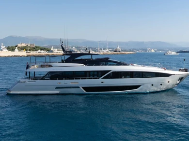 Noleggio Yacht di lusso Riva con patente nautica