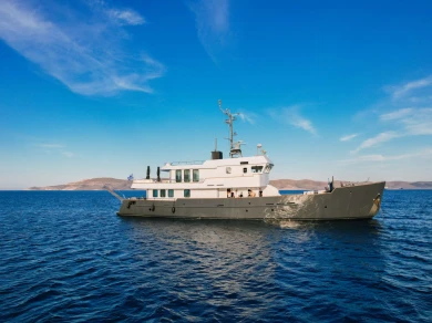 Louer Yacht avec ou sans skipper Custom Line à Lávrio