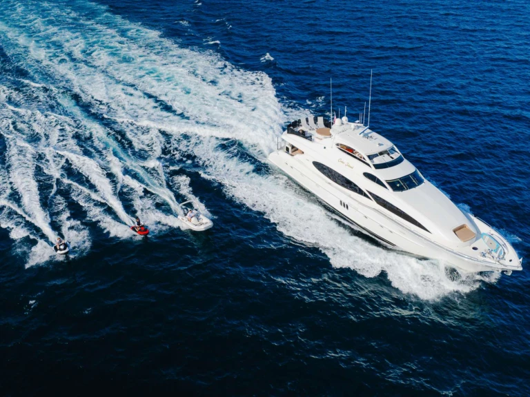 Location Yacht Lazzara avec permis