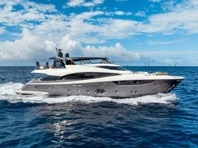 MonteCarloYachts CIELO NERO de alquiler a Bahamas