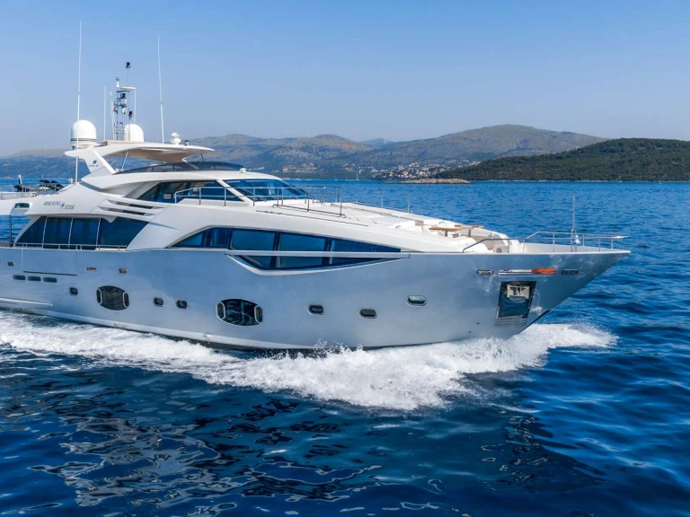 Location Yacht Ferretti avec permis