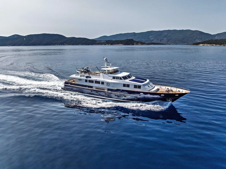 Location Yacht Picchiotti avec permis