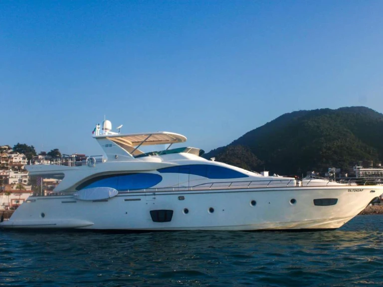 Location Yacht Azimut avec permis