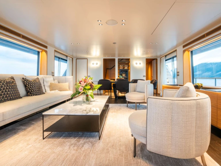 Location Yacht à Nice - Custom Line RARE GEM 