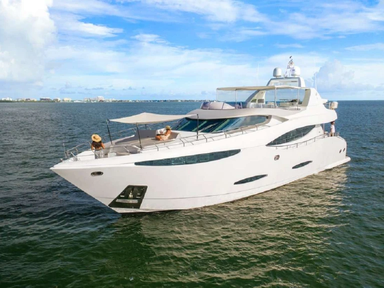 Louez un Custom 90' Custom Build à Bahamas