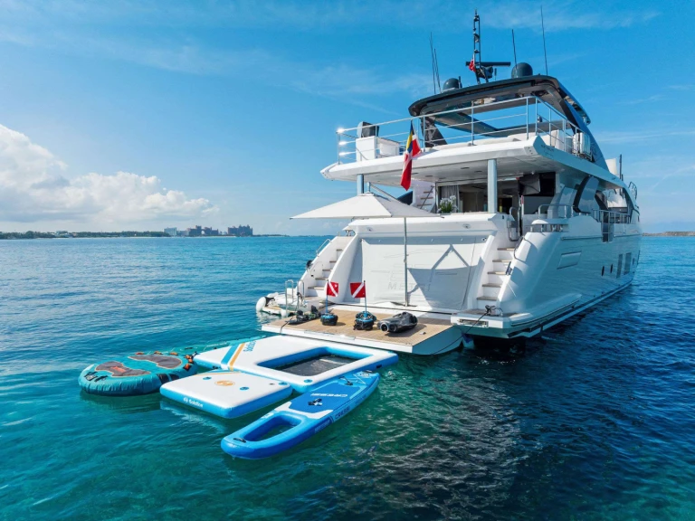Louez un Azimut Compass à Bahamas