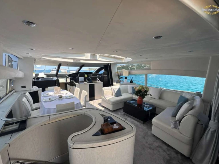 Sunseeker Light Blue a louer à Poltu Quatu