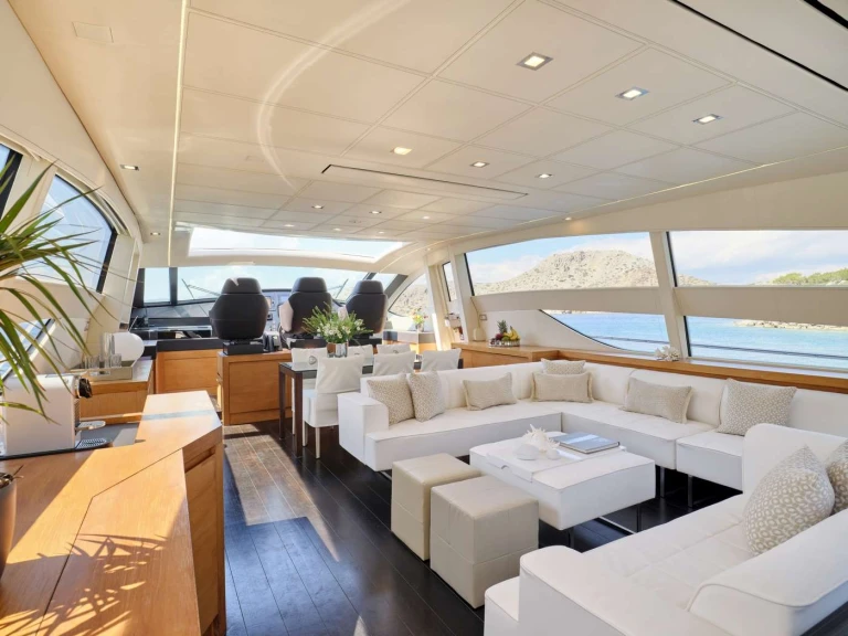 Location Yacht Pershing avec permis