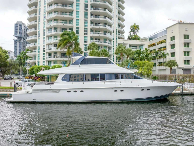 Location Yacht Lazzara avec permis