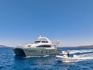 Charter a Custom Power Cat SAMARA in Le Pirée on Samboat