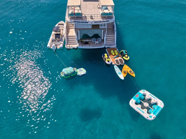 Location Yacht Custom Power Cat avec permis