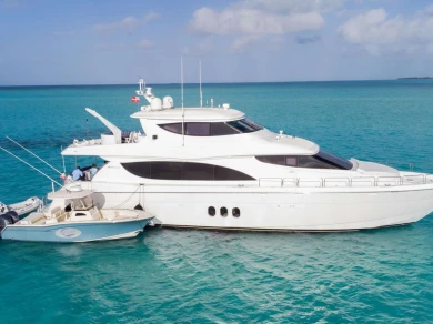 Hire Luxury Yacht Hatteras with a boat licence