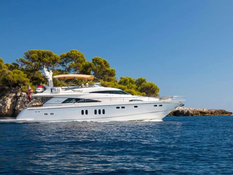 Location bateau Fairline-Squadron D5 à Antibes sur Samboat