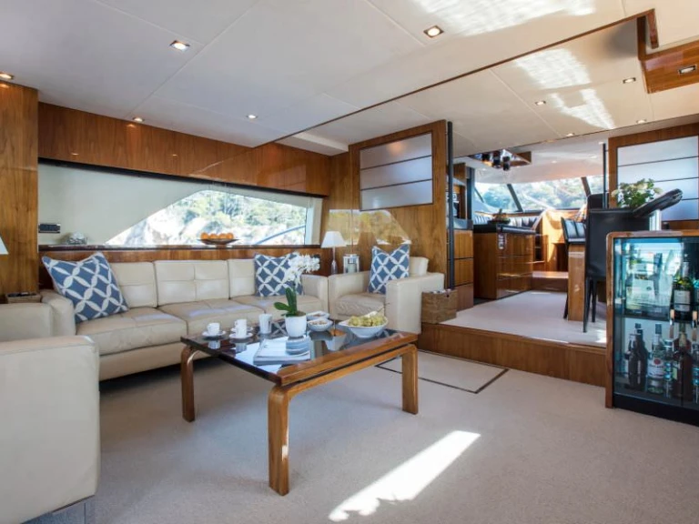 Louer Yacht avec ou sans skipper Fairline-Squadron à Antibes