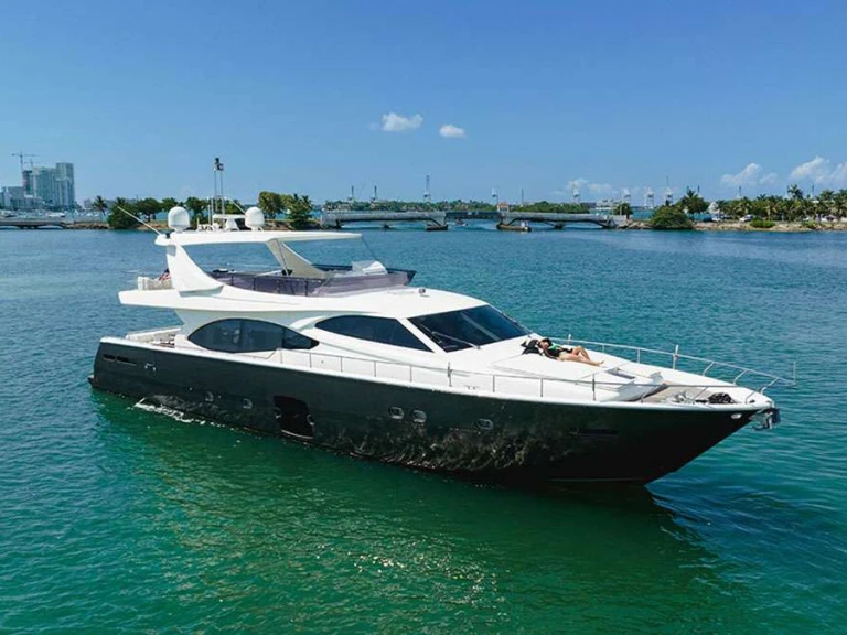 Location bateau Ferretti Twe11ve à Miami sur Samboat