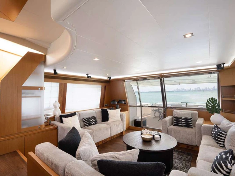 Location Yacht Ferretti avec permis