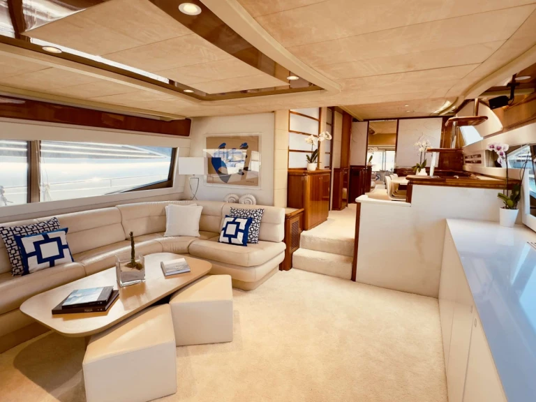Location Yacht Ferretti avec permis
