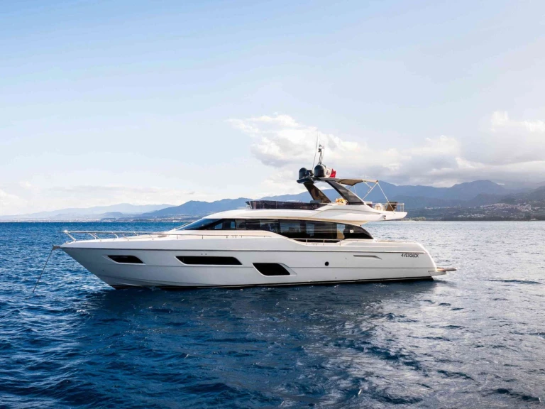 Location Yacht Ferretti avec permis