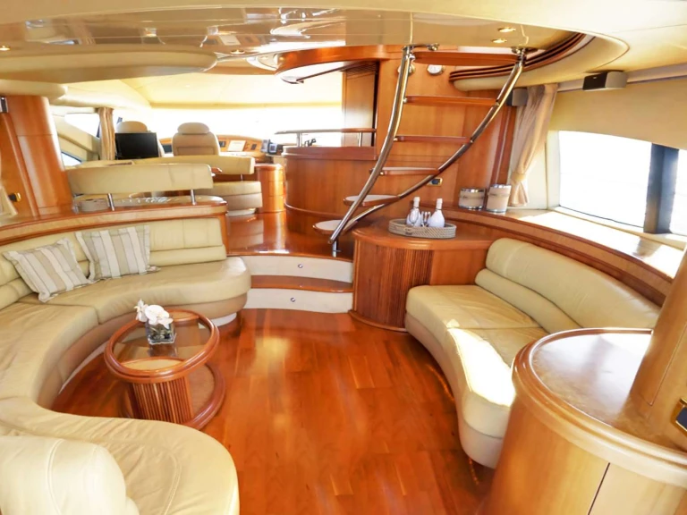 Louer Yacht avec ou sans skipper Azimut à Athènes