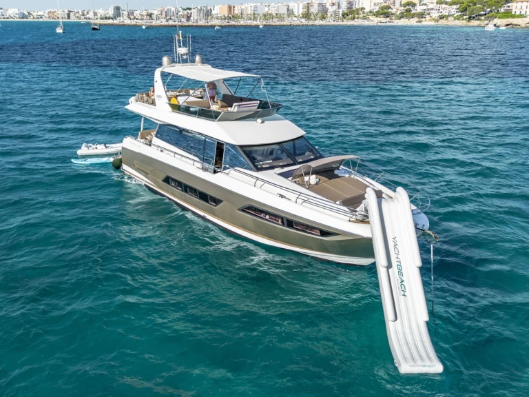 Louer Yacht avec ou sans skipper Prestige Yachts à Naples