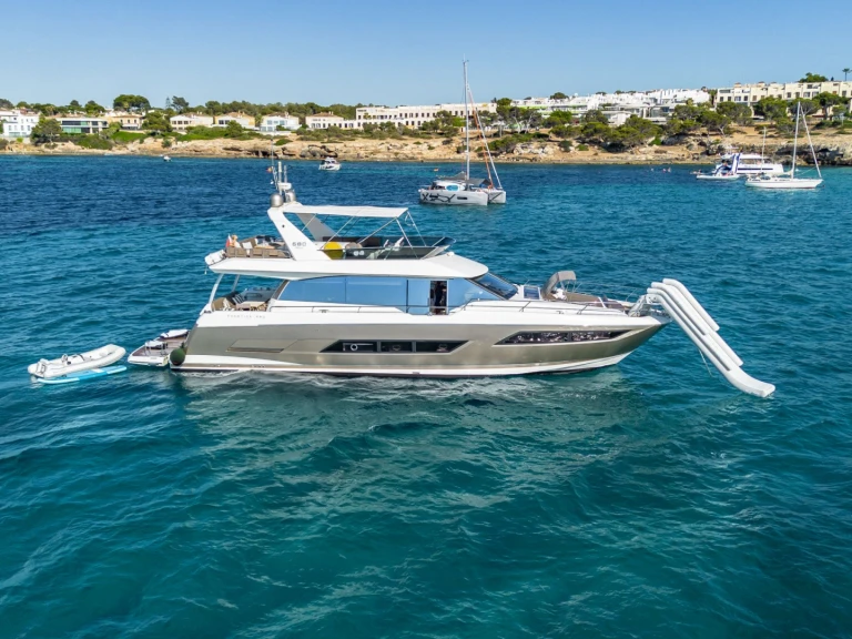 Location Yacht Prestige Yachts avec permis