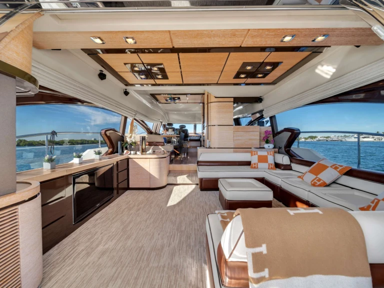 Yacht à louer à Sunny Isles Beach (City) au meilleur prix
