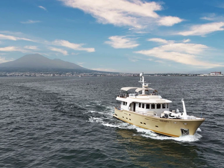 Terranova Yachts AZUR a louer à Castellammare di Stabia