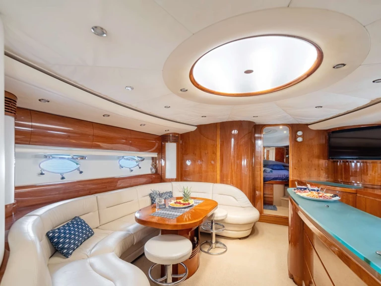 Location Yacht à Athènes - Princess, UK EVENIA
