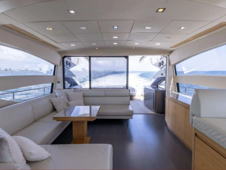 Location bateau Pershing Wind à Miami sur Samboat