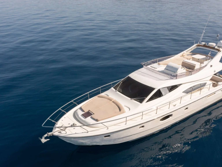 Location Yacht Ferretti avec permis