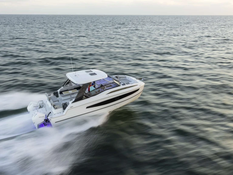 Louer Yacht avec ou sans skipper Aquila à Port Fréjus