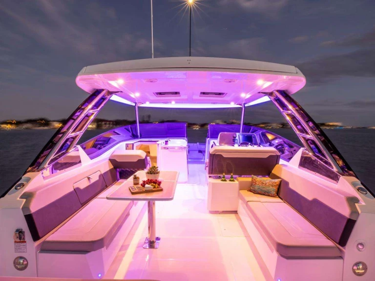 Yacht à louer à Port Fréjus au meilleur prix