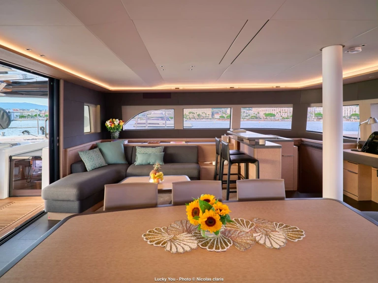 Location Yacht à Naples - Lagoon Lagoon Sixty5 2025