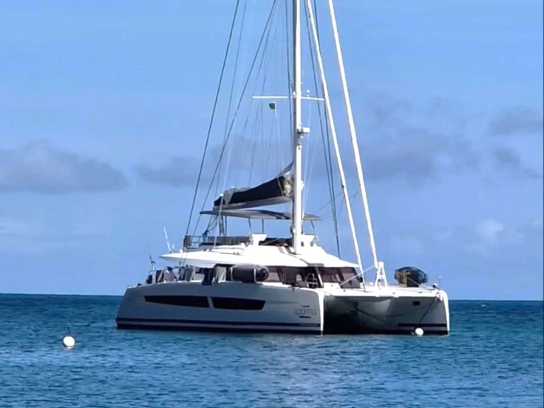 Location à Corse - Fountaine Pajot LOOMA sur SamBoat