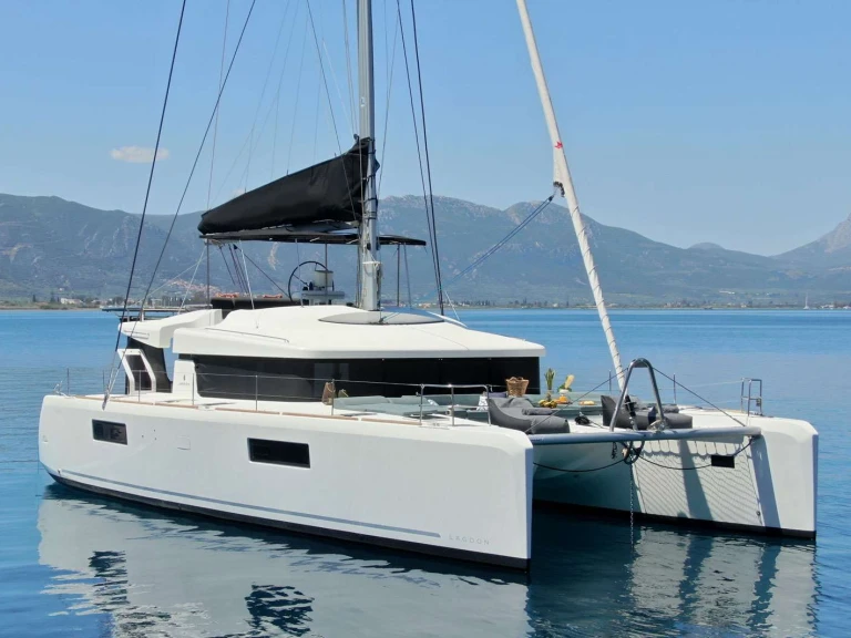 Louer Yacht avec ou sans skipper Lagoon à Álimos