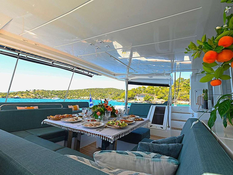 Yacht à louer à Álimos au meilleur prix