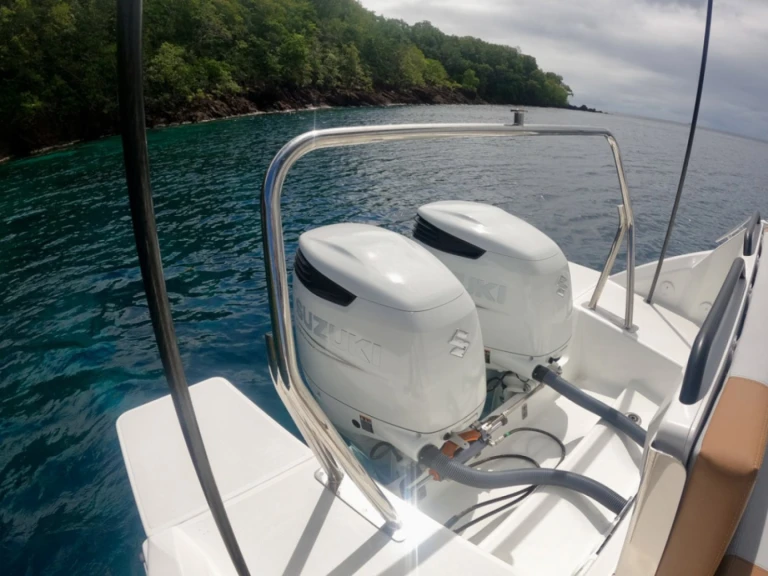 Louer Bateau à moteur avec ou sans skipper Bénéteau à Les Trois-Îlets