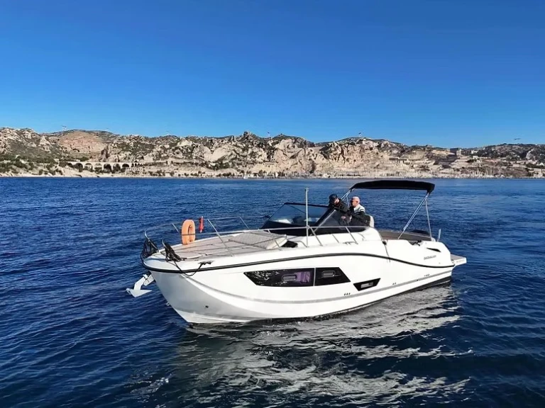 Louez un Quicksilver Activ 875 Sundeck à Antibes