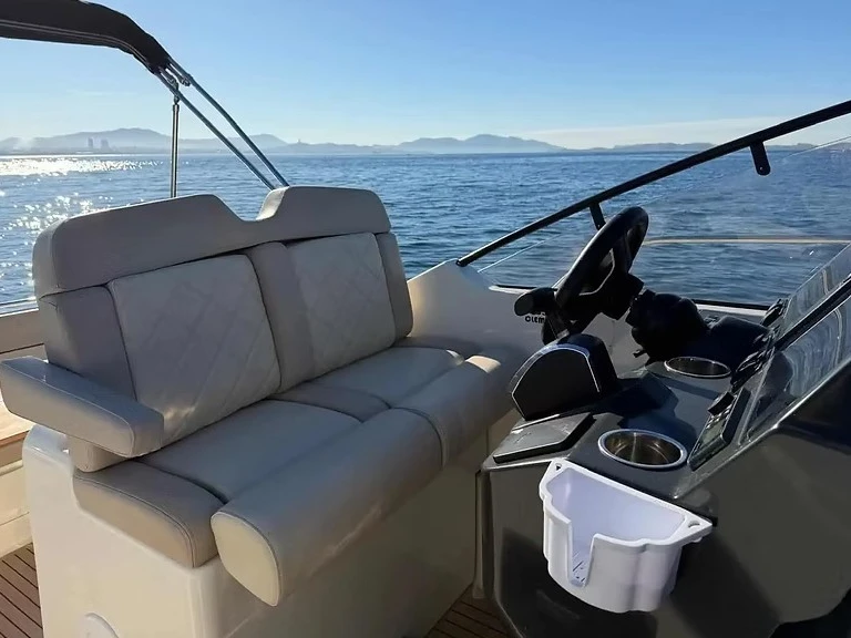Location bateau Antibes pas cher Activ 875 Sundeck
