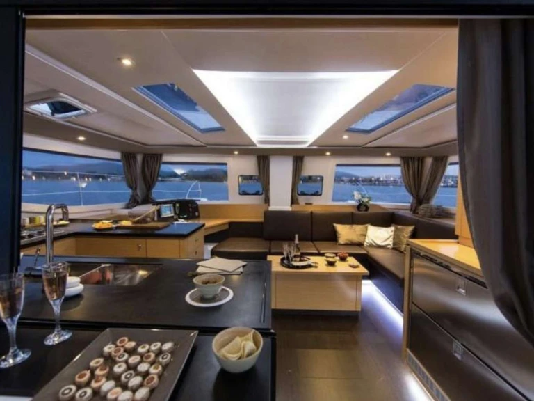 Location Yacht Fountaine Pajot avec permis