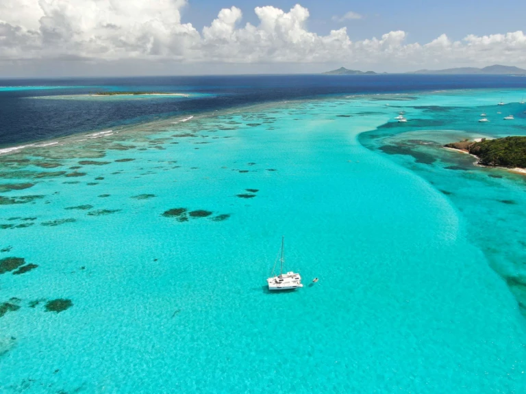 Location Yacht à Grenadines - Robertson and Caine Groovy