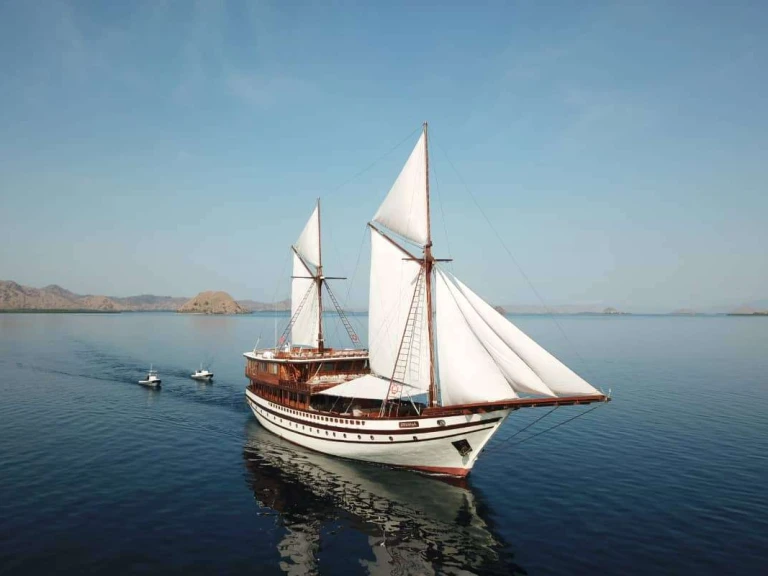 Louez un  Prana by Atzaro à Labuan Bajo