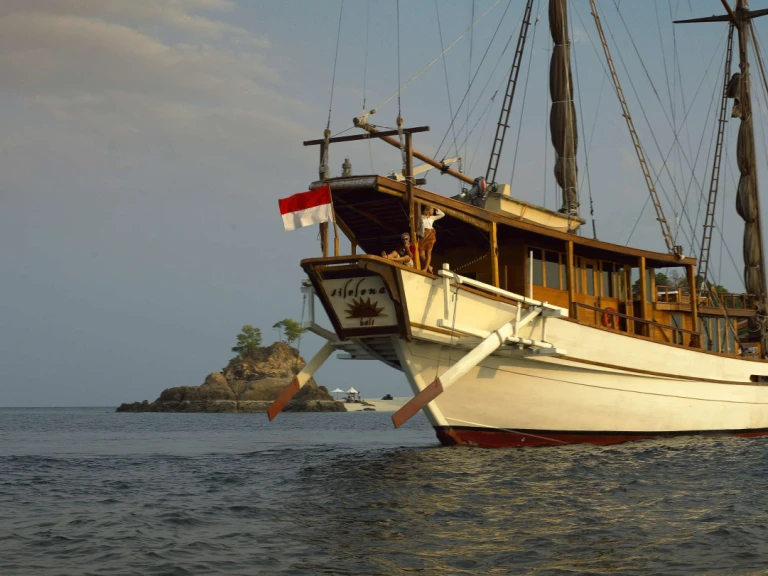 Location bateau Labuanbajo pas cher Silolona