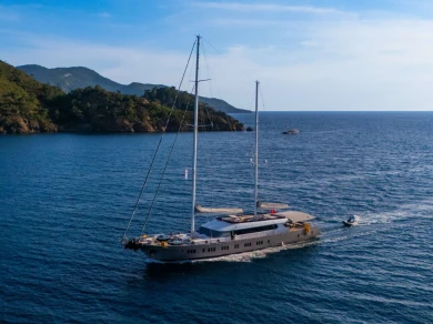 Noleggio Yacht di lusso Custom con patente nautica