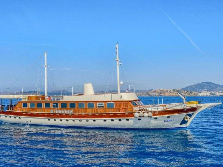 Custom ELARA 1 a louer à Grèce