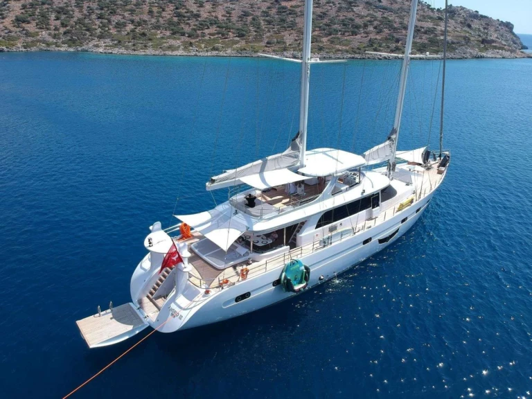 Location Yacht Custom avec permis